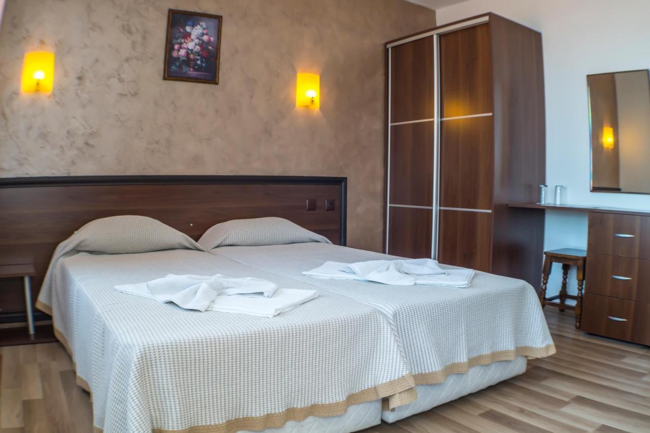 Chrystal Guest House Obzor Exterior foto