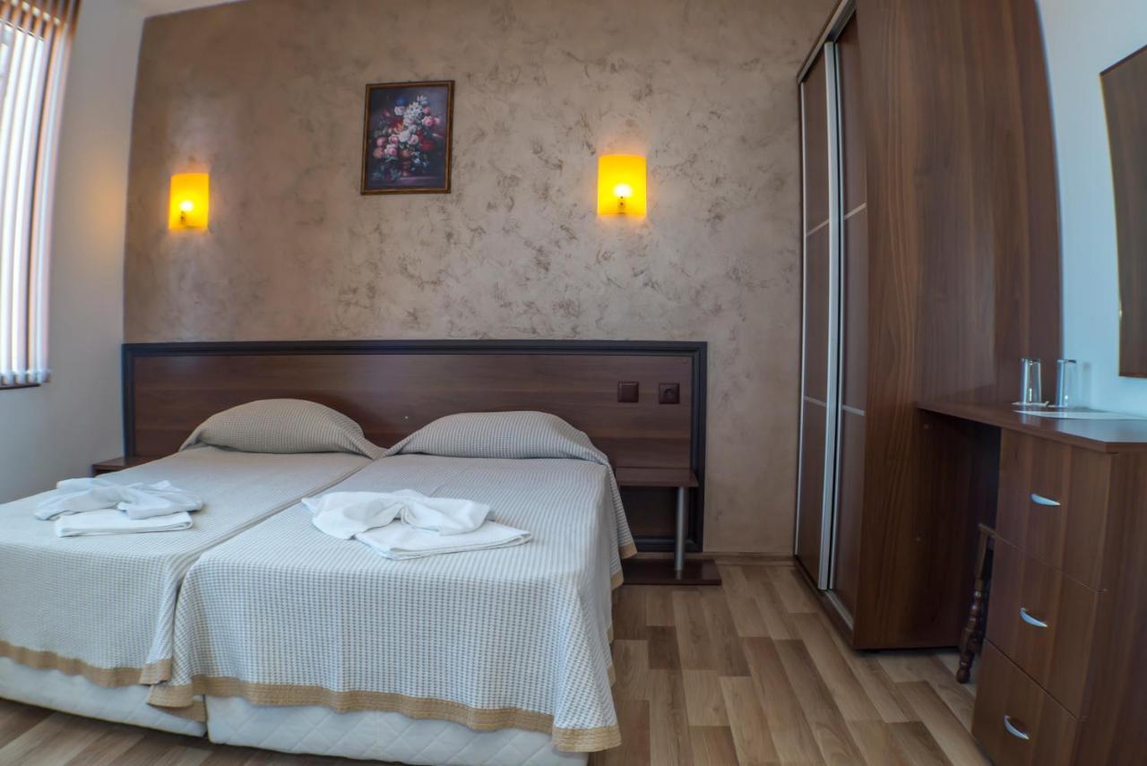 Chrystal Guest House Obzor Exterior foto