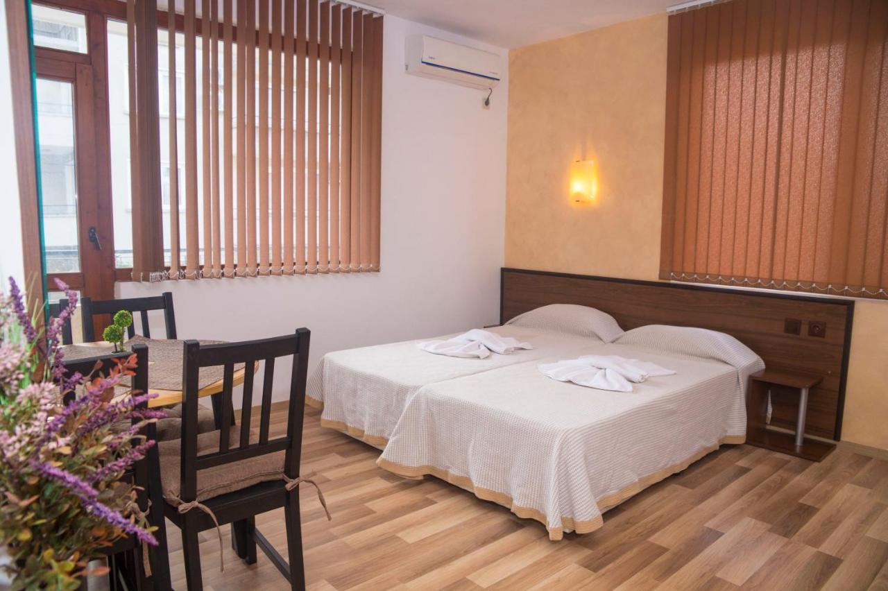Chrystal Guest House Obzor Exterior foto