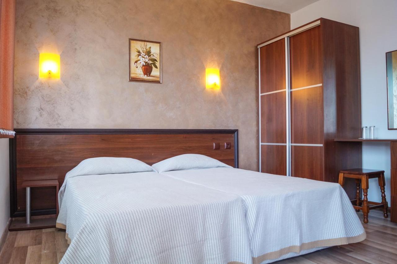 Chrystal Guest House Obzor Exterior foto