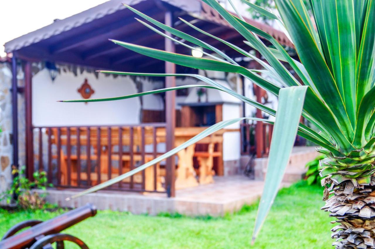 Chrystal Guest House Obzor Exterior foto